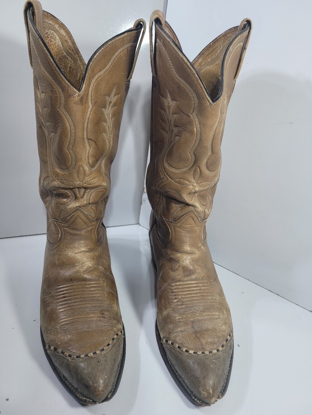 Tony Lama Vintage Cowboy Boots Mens 10.5 D Tan Leather Western Pointed Toe Flaw